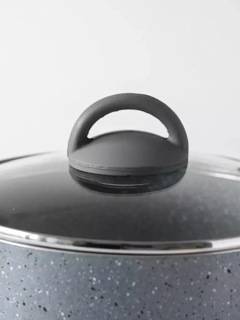 [AAD971] CACEROLA CON TAPA 22 CM JENA INDUCCION GRIS - eCommerce 2