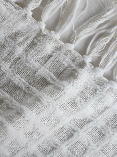 [AAG225] Manta cuadrille blanca con flecos 130 x 190 cm - eCommerce 4