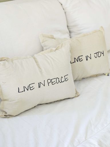 [AAE313] PACK X2 ALMOHADONES LIVE IN PEACE - LIVE IN JOY ARENA - eCommerce 3