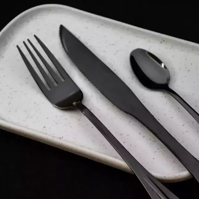 [AAC076.0] SET CUBIERTOS 24 PIEZAS NEW YORK BLACK - eCommerce 2