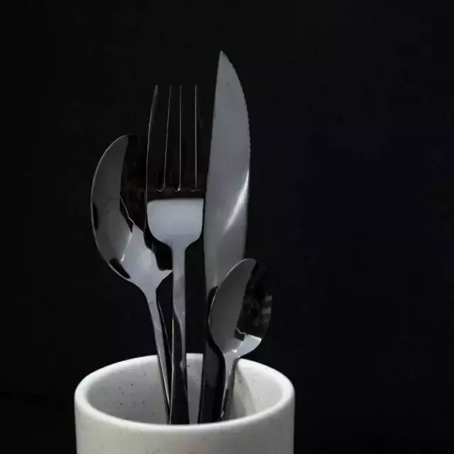 [AAC076.0] SET CUBIERTOS 24 PIEZAS NEW YORK BLACK - eCommerce 4