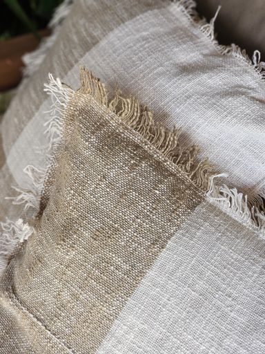[AAH954] Funda de almohadón 45 x 45 cm cuadrados asimétricos natural y beige con flecos - eCommerce 3