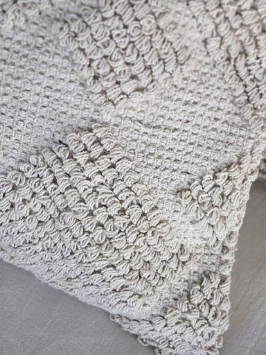 [AAH955] Funda de almohadón 45 x 45 cm lisa natural con rombos grandes y chicos en cadena - eCommerce 3