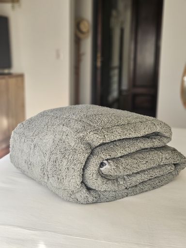 [AAH969] Edrededon Corderito gris king - eCommerce 3