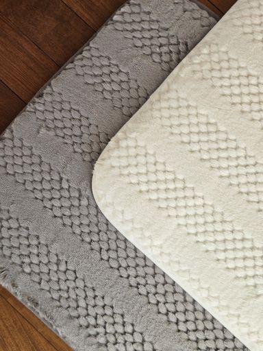 [AAH103] Alfombra de baño 40x60cm peluchito tramado liso y puntos gris - eCommerce 4