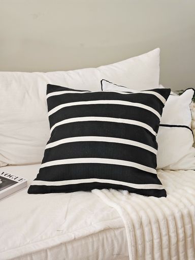 FUNDA DE ALMOHADON GAMARRA NEGRO-OPTICO 60X60