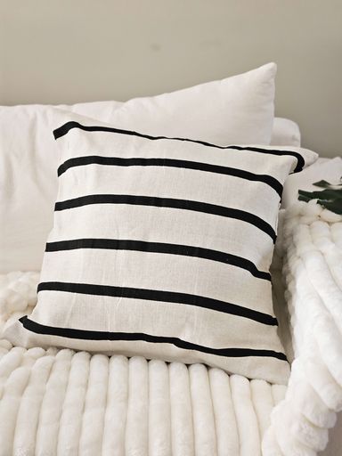 FUNDA DE ALMOHADON GAMARRA OPTICO-NEGRO 60X60