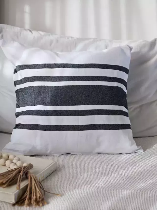 FUNDA DE ALMOHADON SANTURCE TUSSOR OPTICO NEGRO 60X40