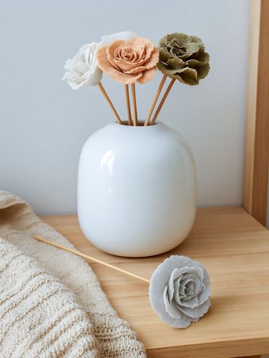 Flor de tela gris