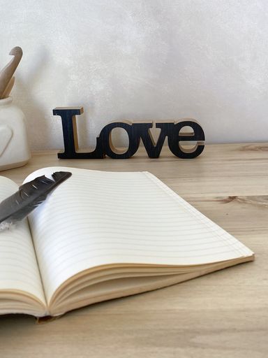 PALABRA LOVE NEGRA