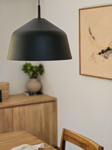 PANTALLA COLGANTE ESTILO CAPSULA NEGRO MATE