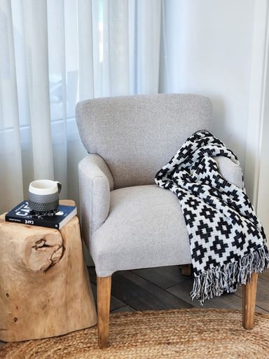SILLON MILAN CON APOYABRAZOS ANTIMANCHA NATURAL