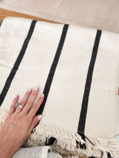 ALFOMBRA MANTA RUSTICA RAYA NEGRA