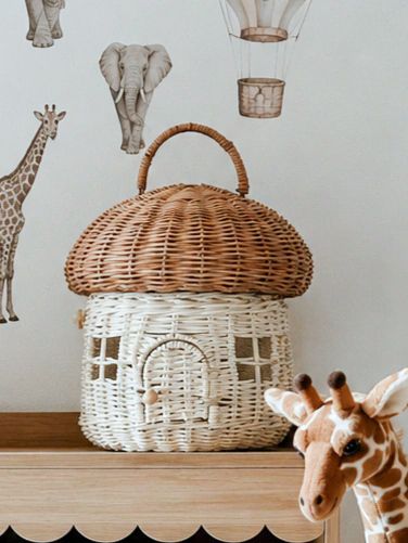 Casita de rattan almendra