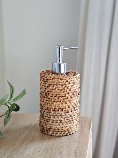 Dispenser rattan