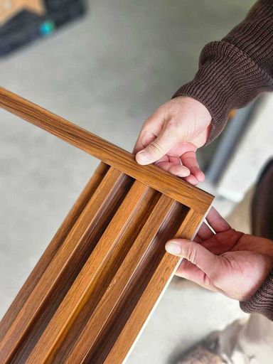Accesorio Cierre Superior varillado PVC madera oscuro