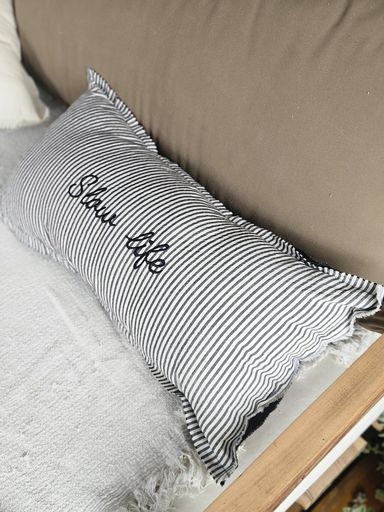 Almohadon Bordado Slow Life rayado Negro 35x70