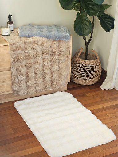 ALFOMBRA PELUCHITO CON RELIEVE 60X90 CM BLANCO
