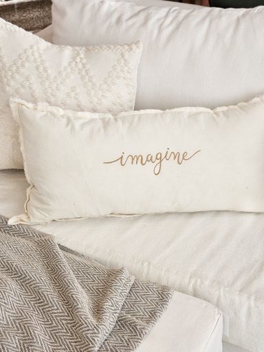 ALMOHADON CON RELLENO IMAGINE BORDADO NATURAL- 35X70