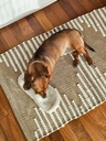Alfombra beige con tramado blanco 50x80