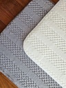 Alfombra de baño 40x60cm peluchito tramado liso y puntos blanco