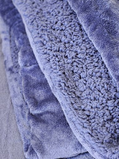 EDREDON FLANNEL CON CORDERITO KING Azul